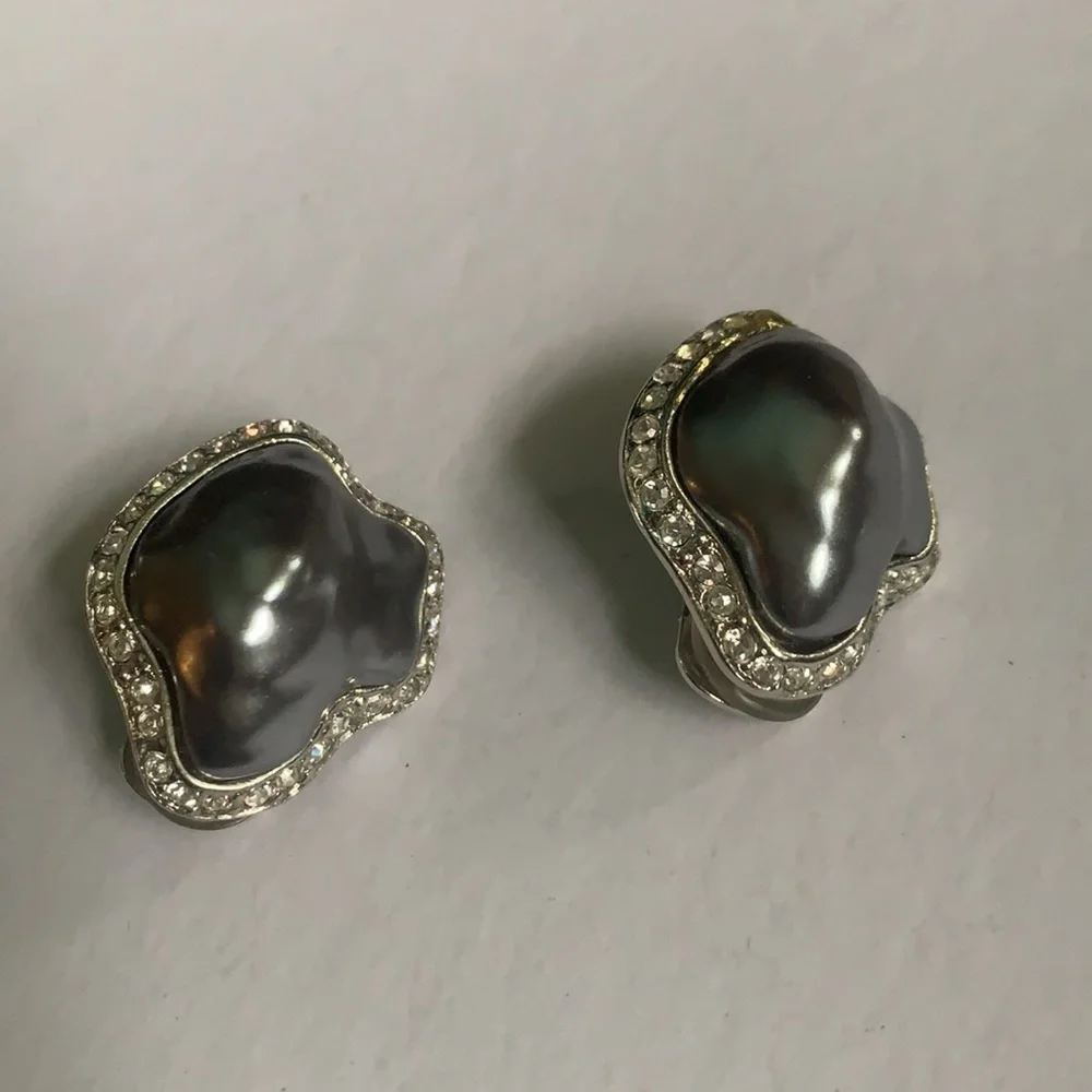 Kenneth Jay Lane pearl Vintage Deco Inspired Mabé Pearl Earrings clip earings - Picture 6 of 13